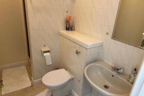 En-suite to bedro...