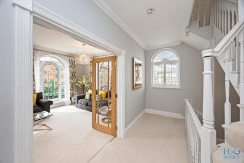 Trafalgar Gate, 2...