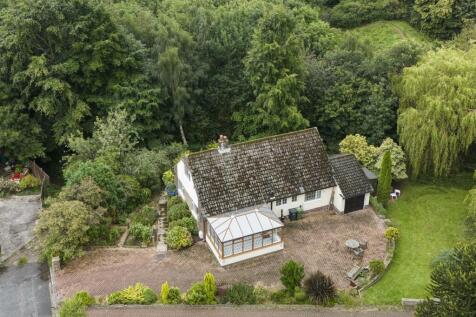 Bramleys Estate Agents - Alwen Avenue - Birkby (10