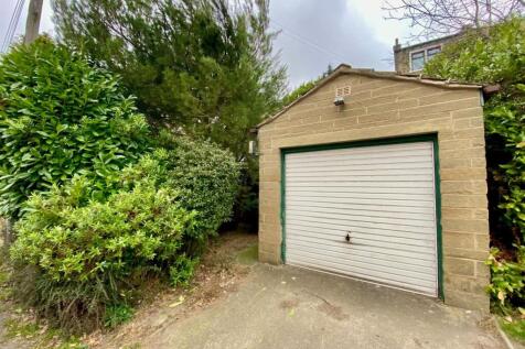 rear garage and plot to side which could make anot