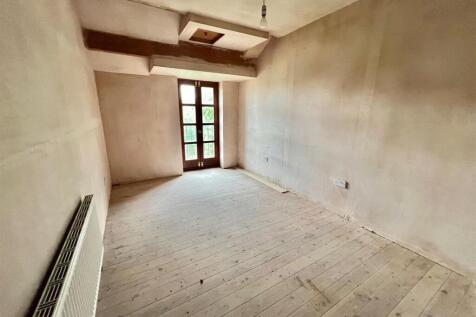 Bramleys Estate Agents - Quarmby Road - Building a