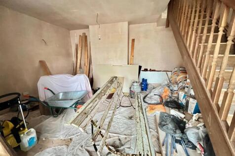 Bramleys Estate Agents - Quarmby Road - Building a