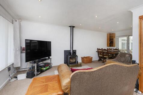 Bramleys Estate Agents - Gleneagles Way - Fixby (2