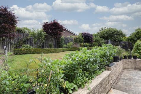 Bramleys Estate Agents - Gleneagles Way - Fixby (4