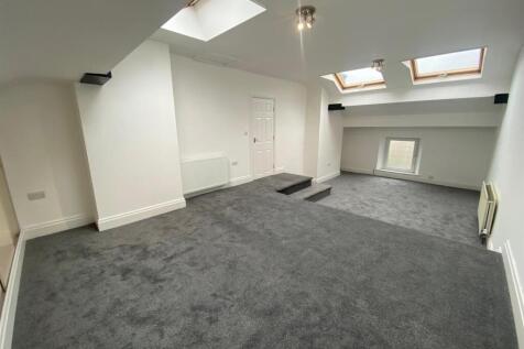 second floor bed 3.jpg