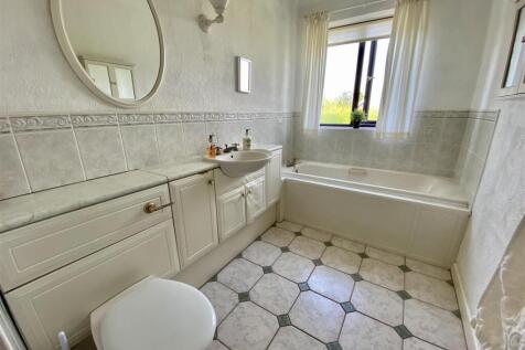 Bramleys Estate Agents - Hopton Lane - Mirfield (3