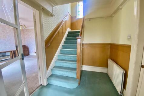 Bramleys Estate Agents - Meadow Bank Crescent - Mi