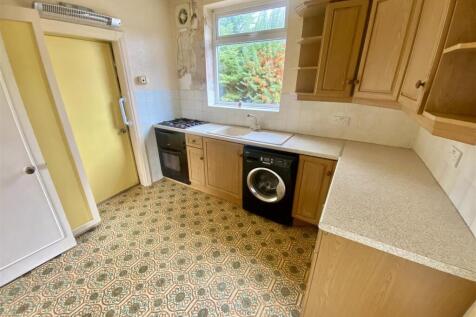 Bramleys Estate Agents - Meadow Bank Crescent - Mi