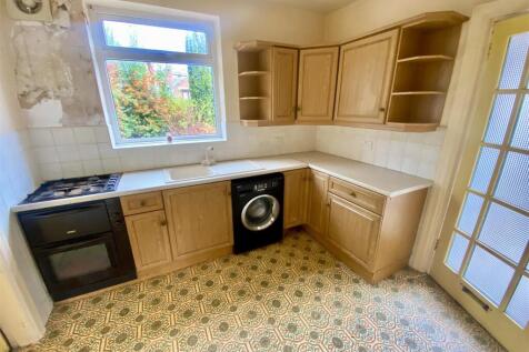 Bramleys Estate Agents - Meadow Bank Crescent - Mi