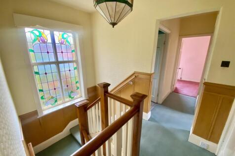 Bramleys Estate Agents - Meadow Bank Crescent - Mi