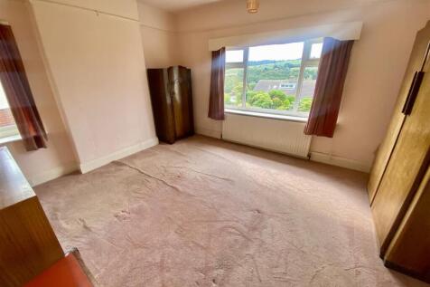 Bramleys Estate Agents - Meadow Bank Crescent - Mi