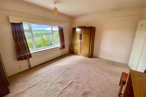 Bramleys Estate Agents - Meadow Bank Crescent - Mi