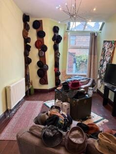 Through Lounge (rear)