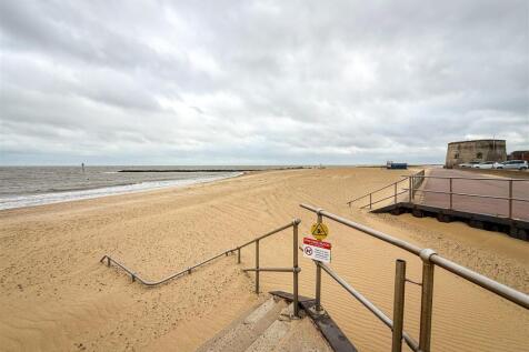 CLACTON BEACH &amp; SEA FRONT