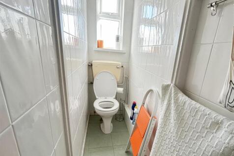 SHOWER ROOM &amp; W/C