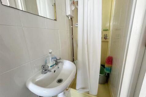 SHOWER ROOM &amp; W/C