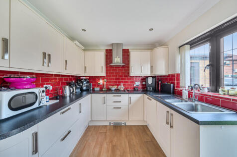 1373322-15-690a00...