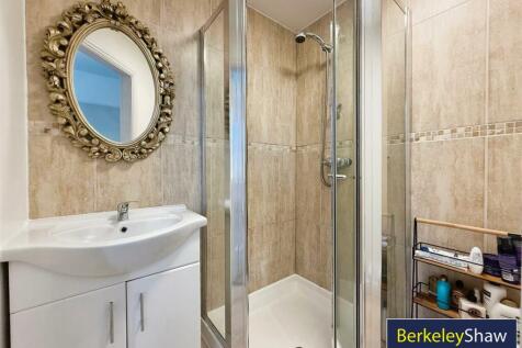 En-suite (Bedroom 1)