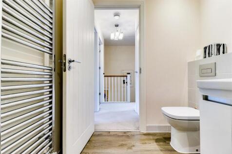 39. Bathroom.jpg