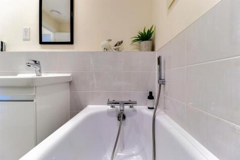 41. Bathroom.jpg