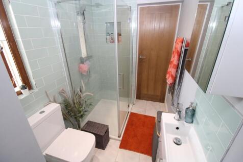 Jack &amp; Jill shower room