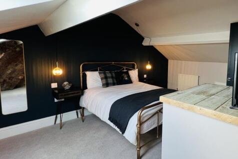 4 Bedrooms