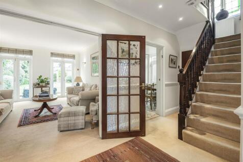&#39;L&#39; -SHAPED ENTRANCE HALL: PIC. 1