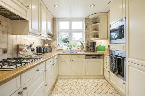 FITTED KITCHEN/DINER (pic 2)