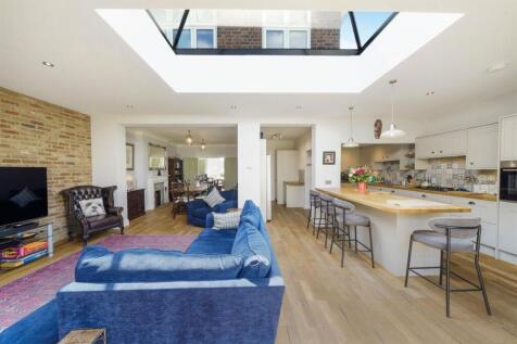 EXTENDED REAR RECEPTION (pic 2)