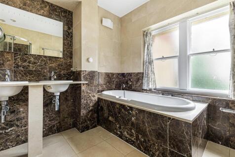 3 Rowney - Bathroom.jpg