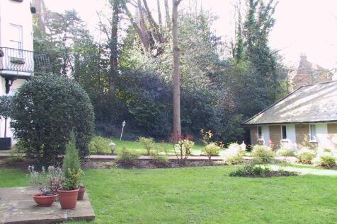 Summit House common gdns.jpg