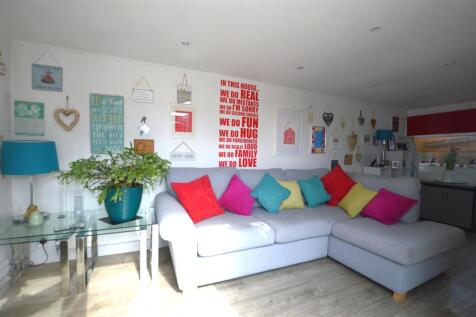 7 Gilpin Cres sitting room.JPG
