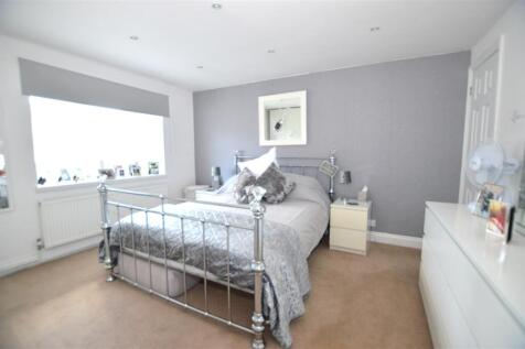7 Gilpin Cres bed 2 a.JPG