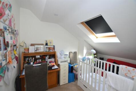 7 Gilpin Cres bed 3.JPG