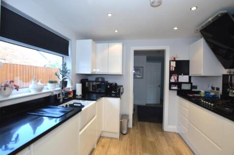 7 Gilpin Cres kit b.JPG