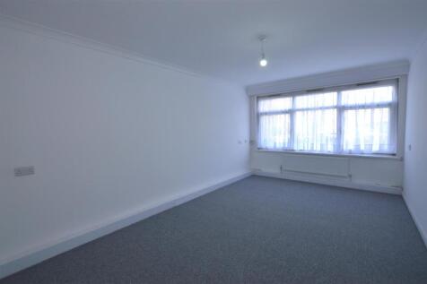 8 Grafton Close lounge.JPG