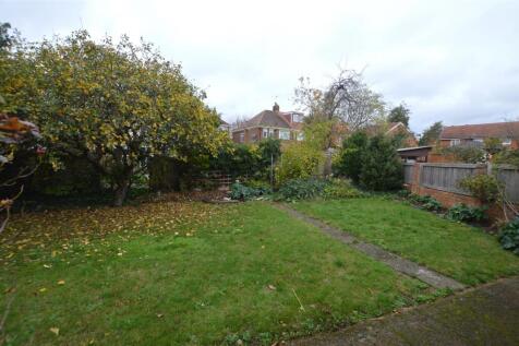 Arnold Crescent gdn 2.JPG