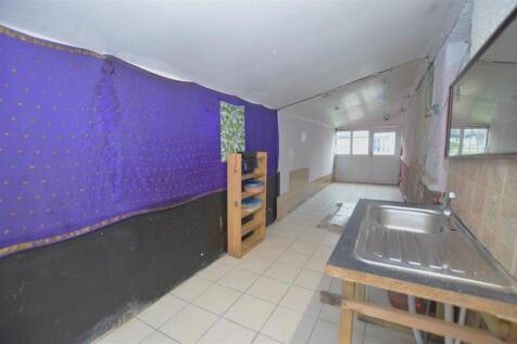 18 Lyndhurst Avenue garage.JPG