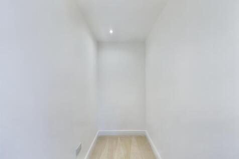 CAM02023G0-PR0113-STILL067