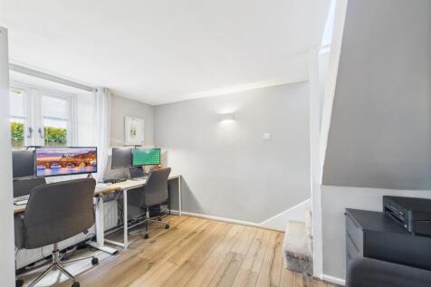 CAM02023G0-PR0150-STILL086