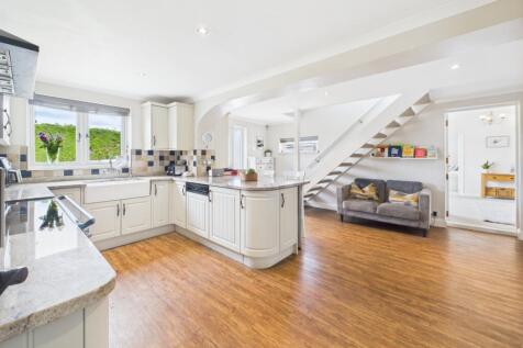 CAM02023G0-PR0150-STILL034