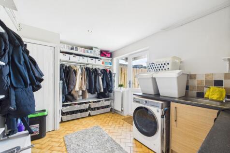 CAM02023G0-PR0150-STILL044