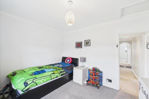 CAM02023G0-PR0150-STILL007