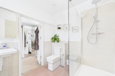 CAM02023G0-PR0150-STILL028