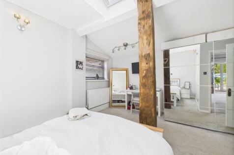 CAM02023G0-PR0150-STILL056