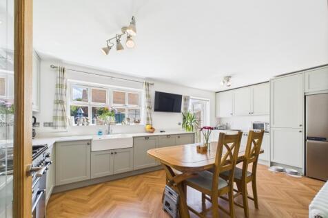 CAM02023G0-PR0161-STILL010