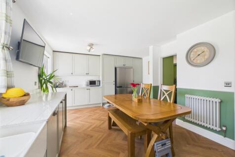 CAM02023G0-PR0161-STILL014