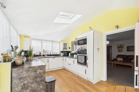 CAM02023G0-PR0161-STILL036