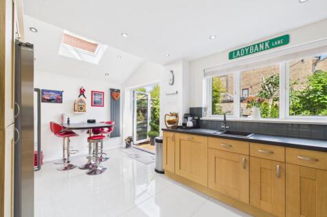 CAM02023G0-PR0149-STILL045