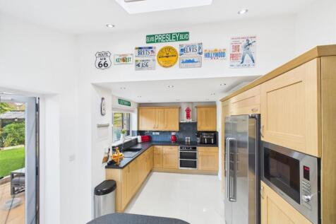 CAM02023G0-PR0149-STILL038